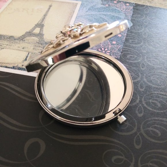 Crystal and Enamel Compact Mirror - Picture 2 of 6